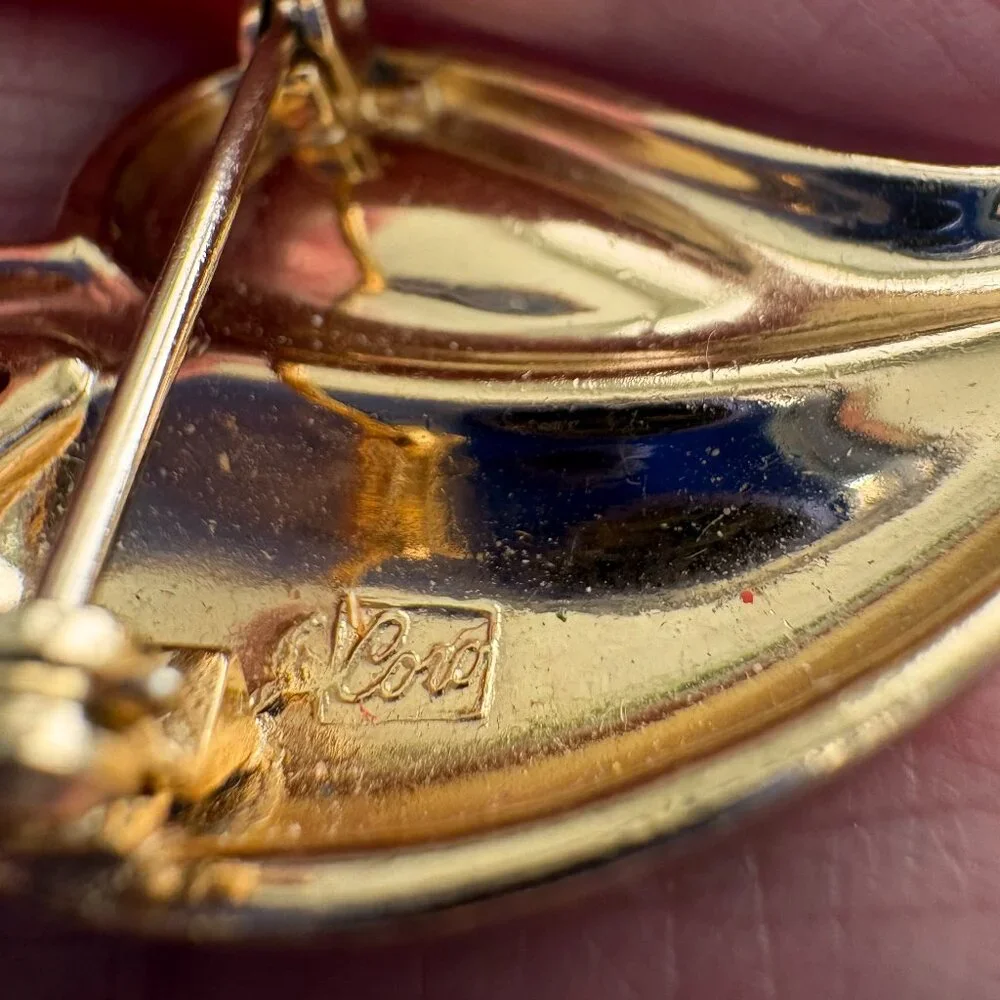 Three Vintage Gold Tone Brooches Two Leaves and a Bow - Picture 8 of 11